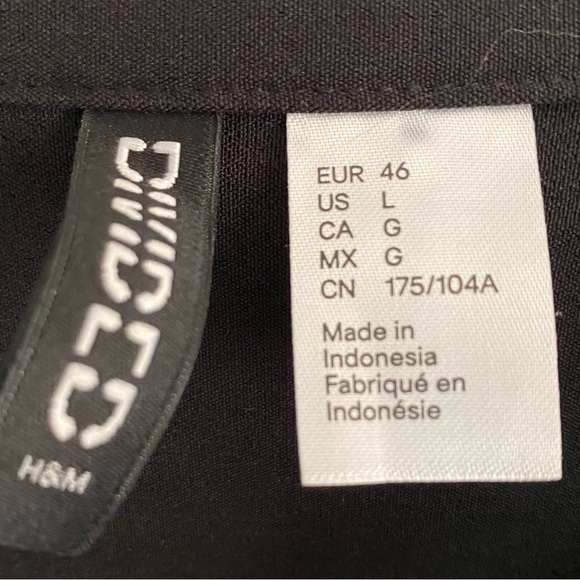 H&M Black Cropped Button Down Size Large - Picture 3 of 3